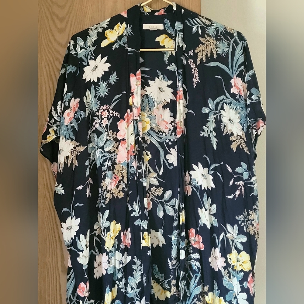LOFT floral kimono cover up size xs/small. EUC